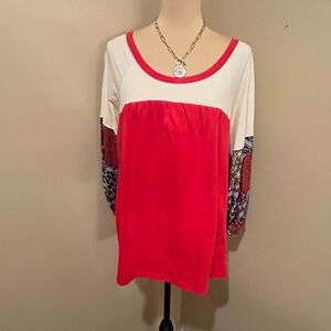 Umgee Red and Cream Scoop Neck Long sleeve Tee Blousy Patterned Sleeves, size M